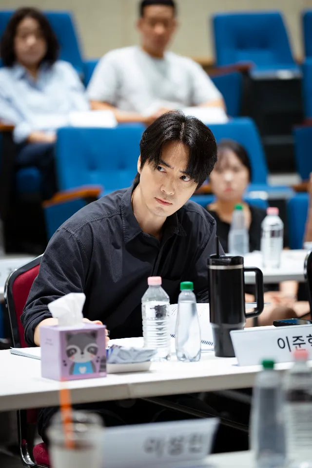 검은사제들, 사바하, 파묘 감독 장재현의 신작 <뱀피르> 배우진 공개.jpg (4/6)