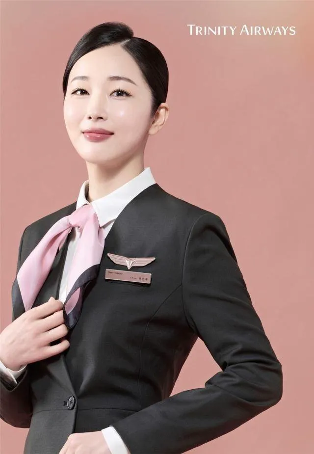 현재 반응갈리는 티웨이항공 새 유니폼..JPG (7/11)