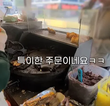 커스텀 오더를 받는 붕어빵 사장님 (6/18)