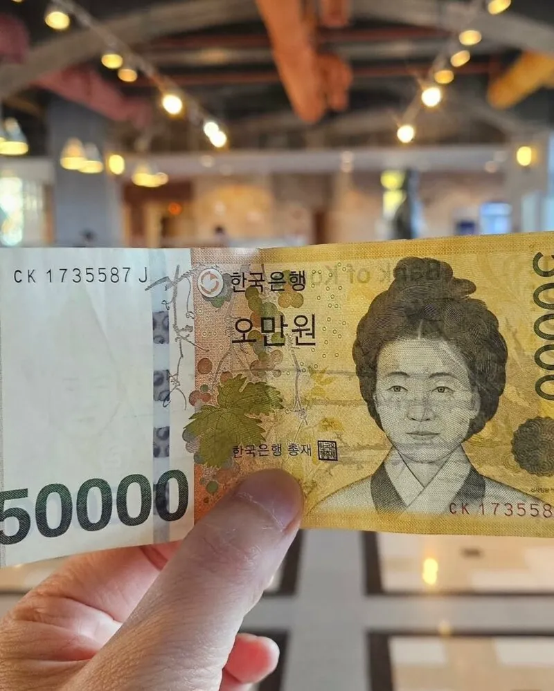삼성회장님한테 팁받은 알바생 (3/3)