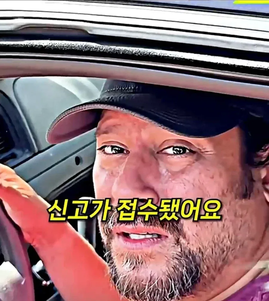 자기집 주차장에서 검문 당한 유부남.jpg (4/18)