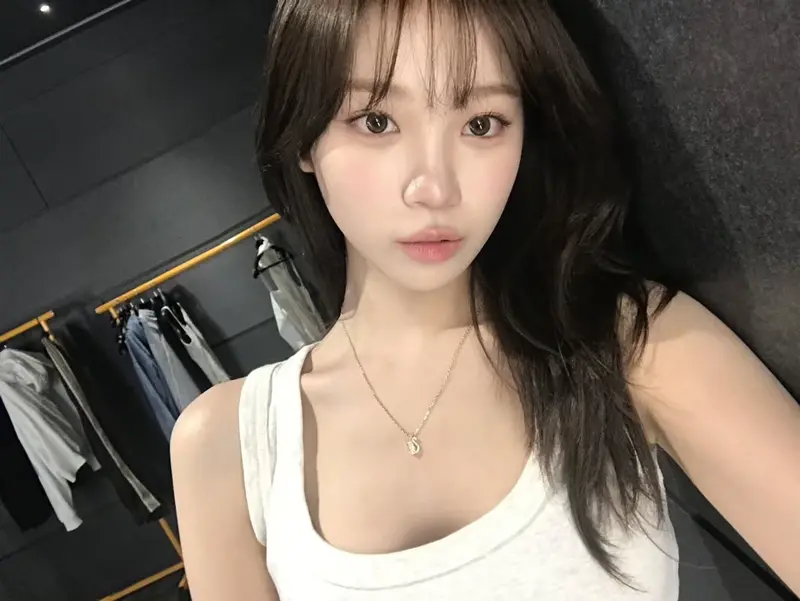 르세라핌 김채원 인스타 (6/15)