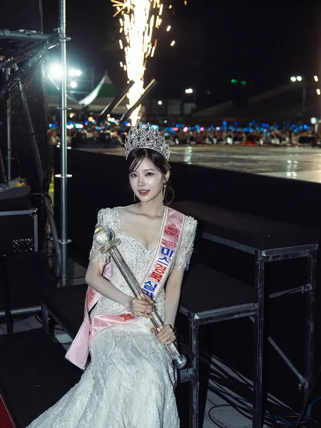 AI 아니냐는 2025 미스코리아 진 (2/11)