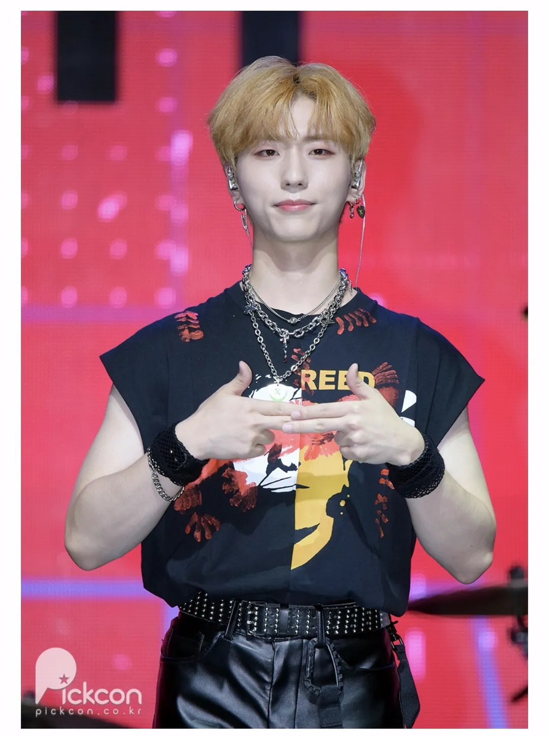 실시간 케톡 뒤집힌 팬들에게 ㅆㅂㄴ, 뺨 존나 때리고 싶어 발언한 JYP 남돌 (8/8)