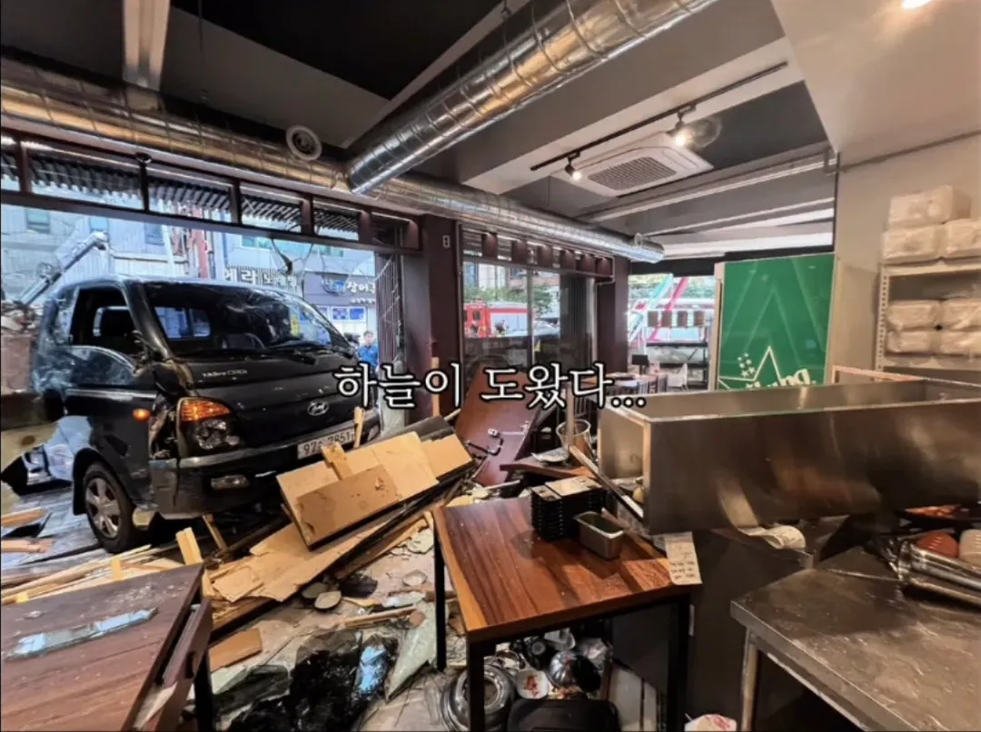 1분 차이로 목숨을 구한 대패삼겹살집 직원 (2/5)