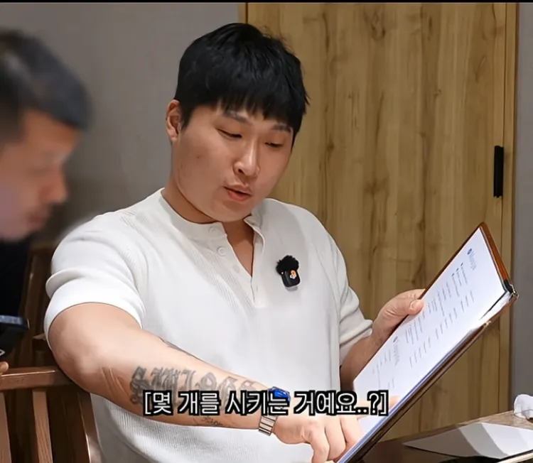 마운자로 맞고 있는데 식욕 폭발한 스윙스.jpg (17/20)