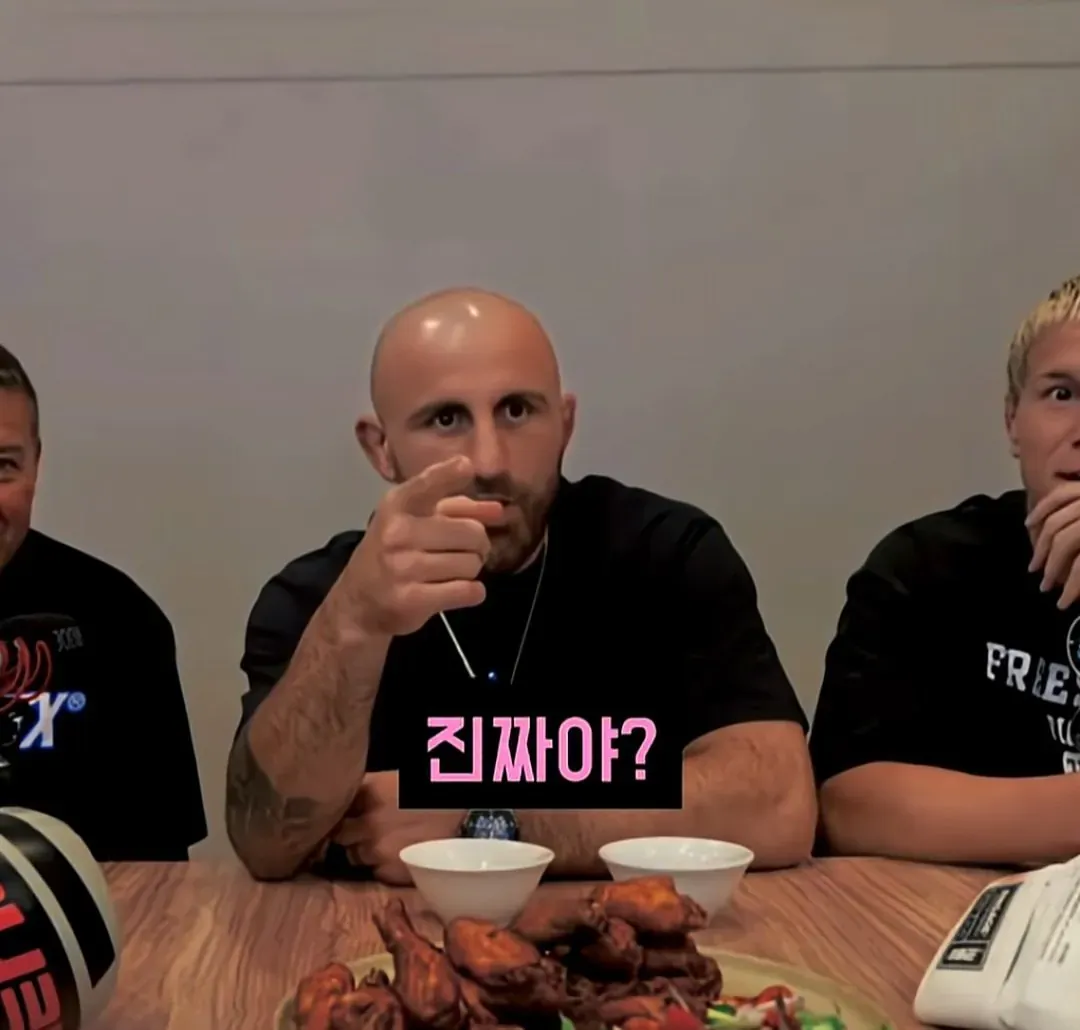 유튜브 라방중 한국인한테 제대로 낚인 UFC 챔피언 (7/12)