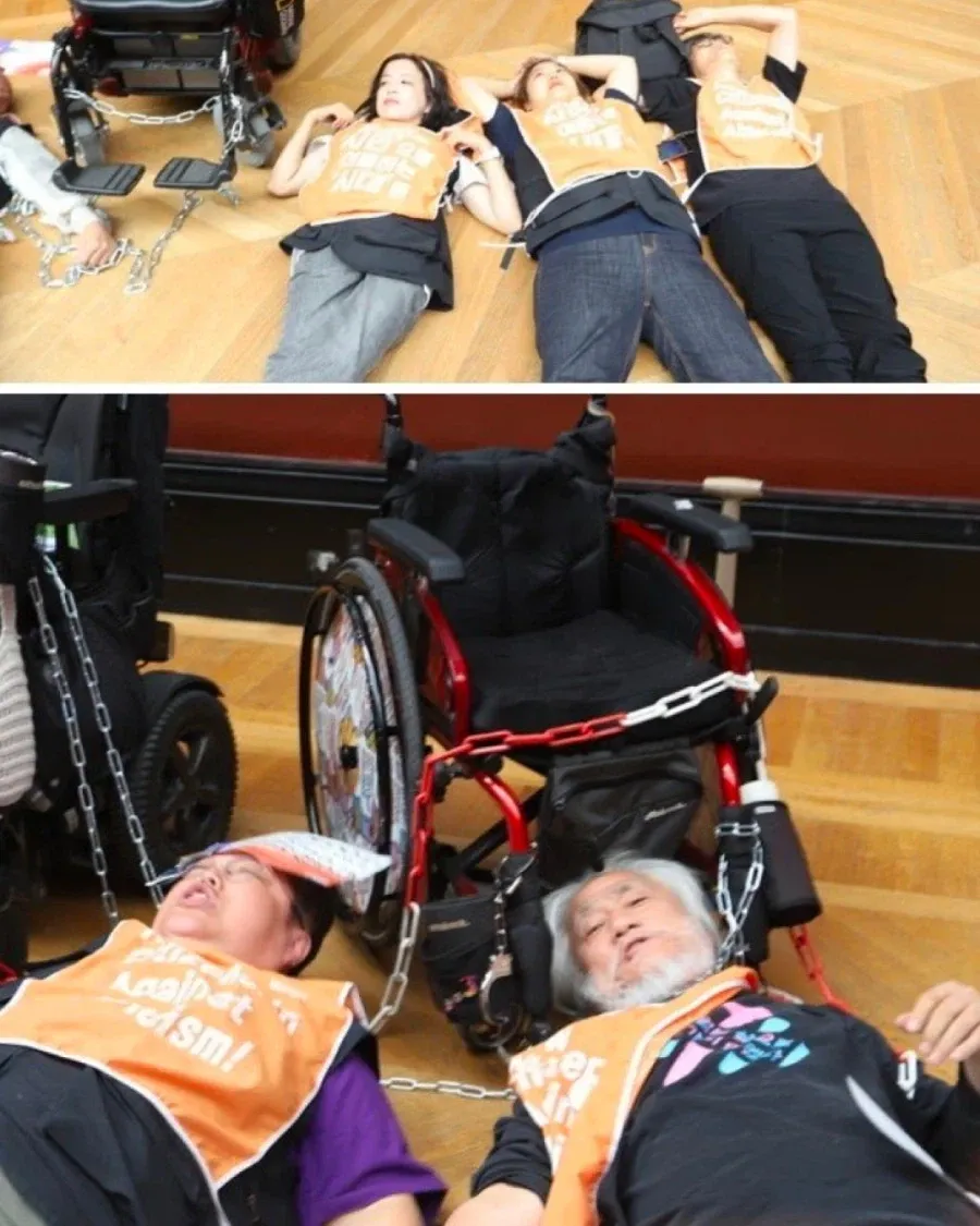파리 루브르 박물관 전장연 시위.jpg (3/5)