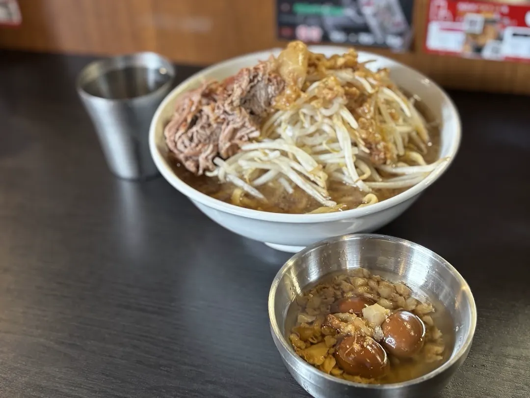 이중에서 AI가 아닌 진짜 라면 사진을 찾아보세요 (1장만 진짜) (5/5)