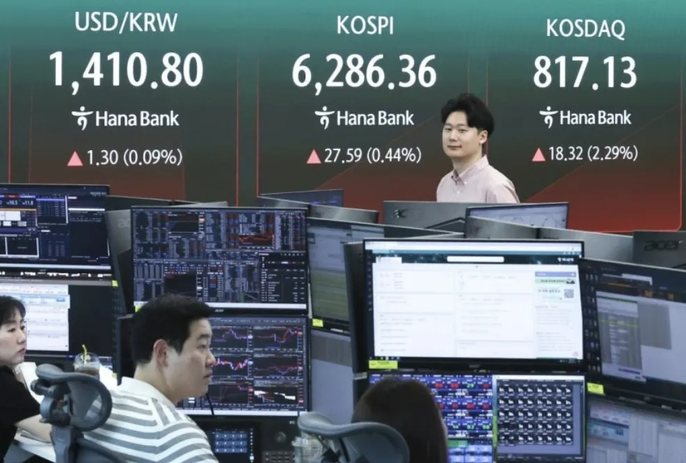 📈 "지금 사라" 보고서 써놓고 팔았다…개미들이 증권사 리포트에 등 돌린 까닭 (2/10)