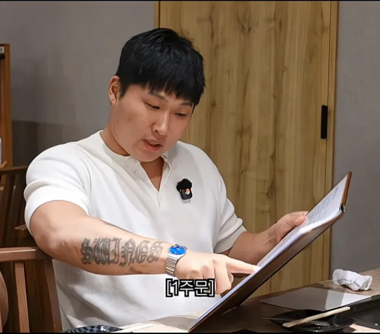 마운자로 맞고 있는데 식욕 폭발한 스윙스.jpg (15/20)