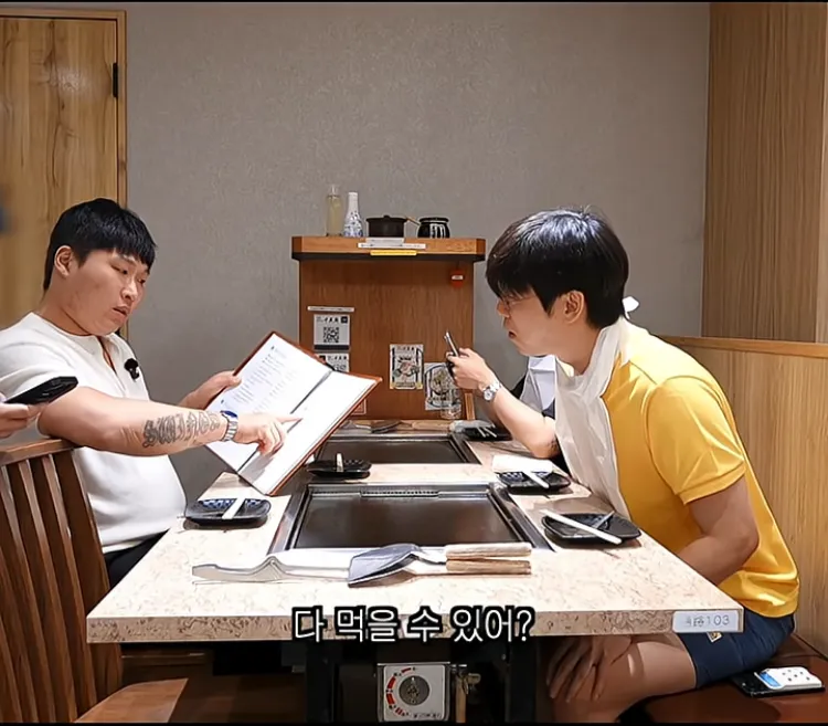 마운자로 맞고 있는데 식욕 폭발한 스윙스.jpg (18/20)