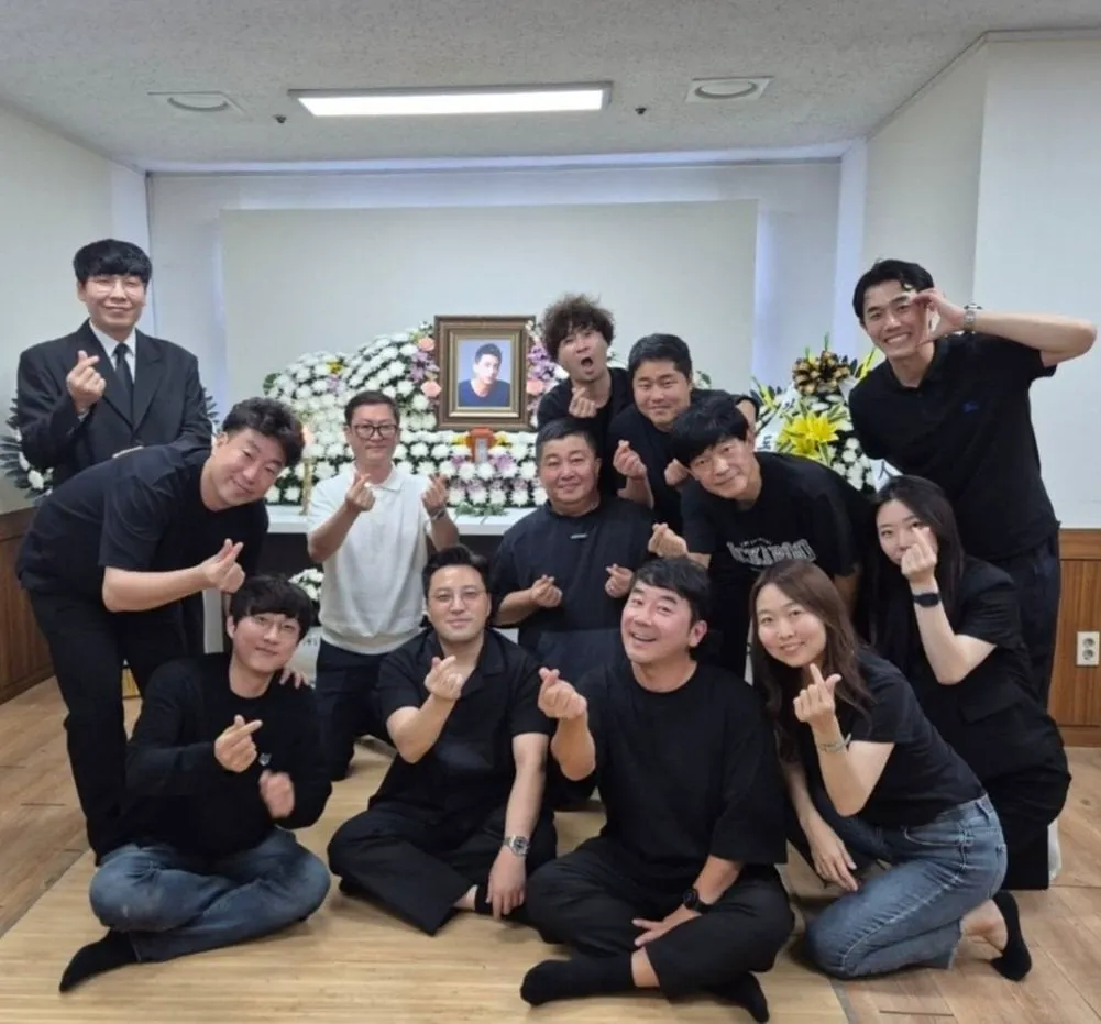 故 이용주 배우를 웃으며 떠나보내는 동료 배우들 (2/3)