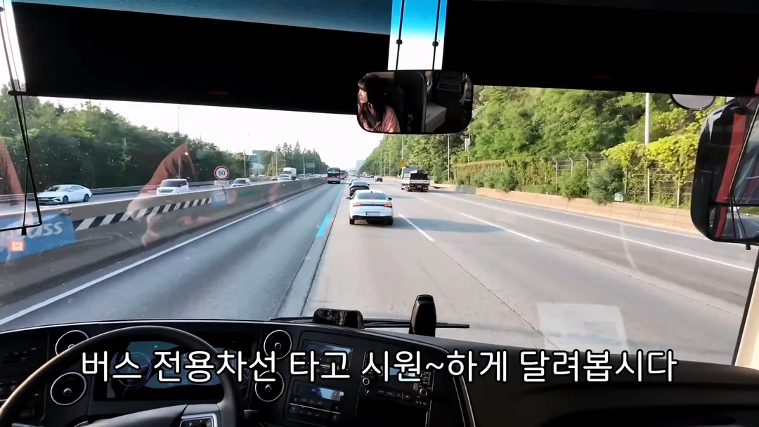 7억짜리 언박싱하는 20대 여성 (15/18)