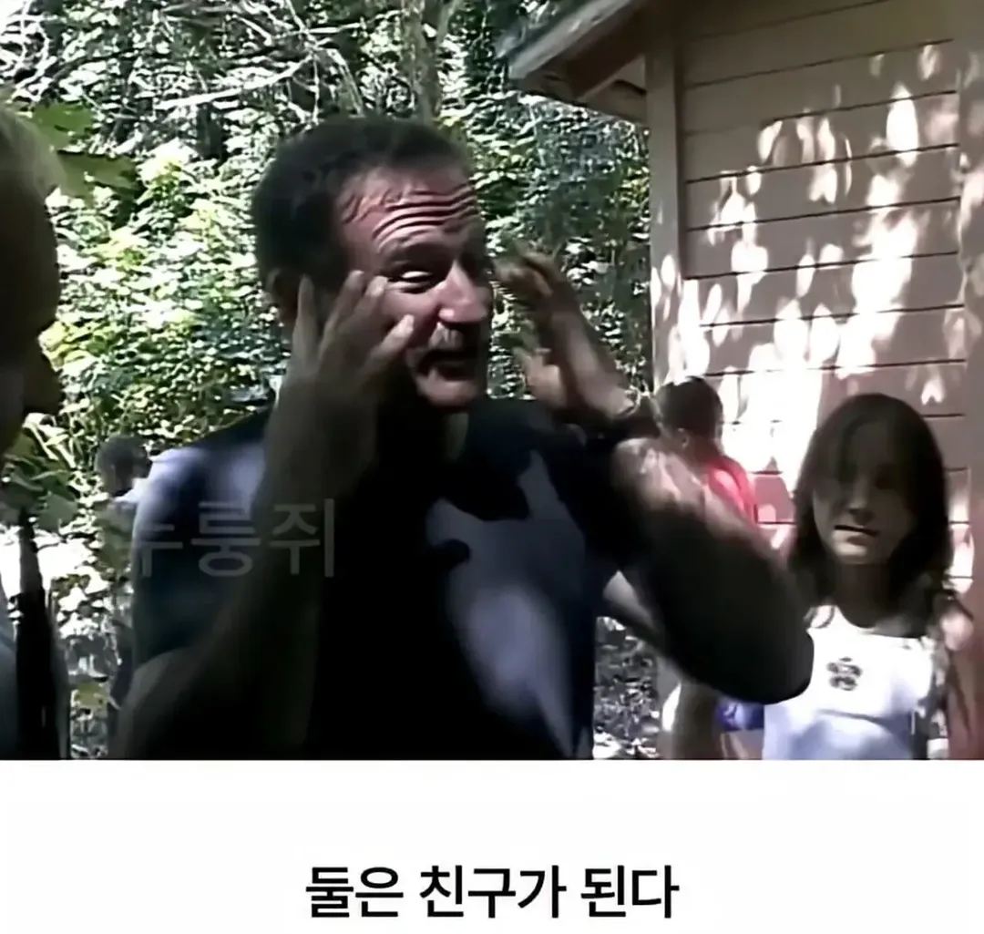 세계 최초로 수어를 이용해 인간과의 대화에 성공한 고릴라 (3/16)