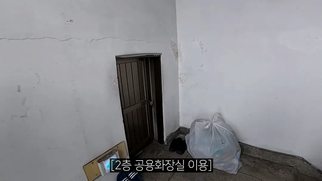 어린 시절 살던 집이 공장이였다는 40만 유튜버 로동복어 (16/20)