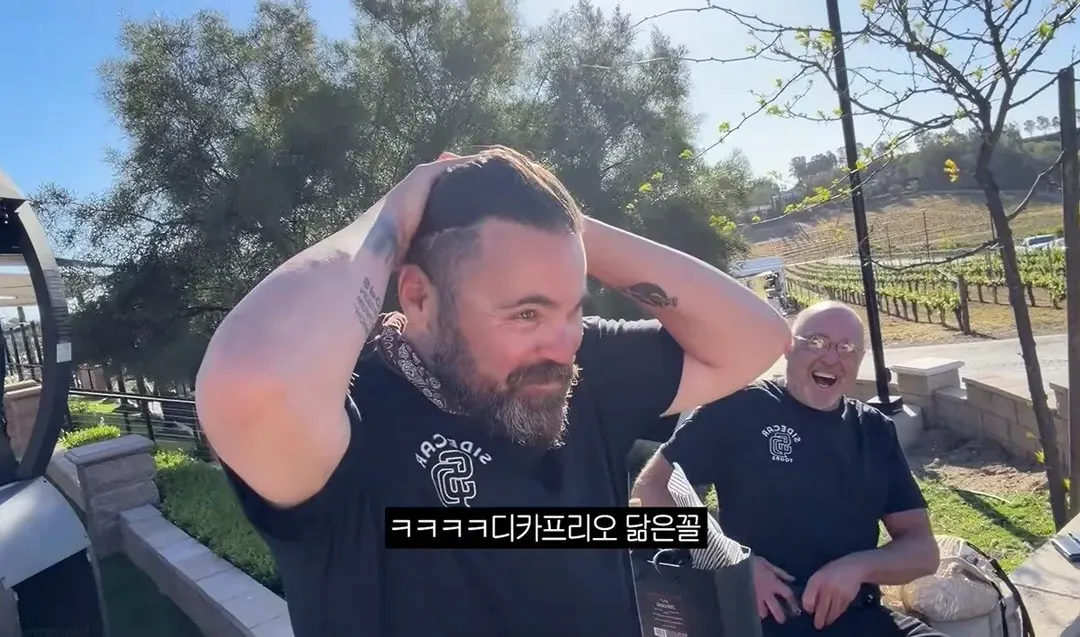 디카프리오 닮았다는 얘기를 들은 남자의 반응 ㅋㅋㅋㅋㅋ (3/6)
