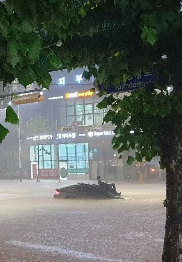 4년전 전설의 강남 제네시스남 (2/4)