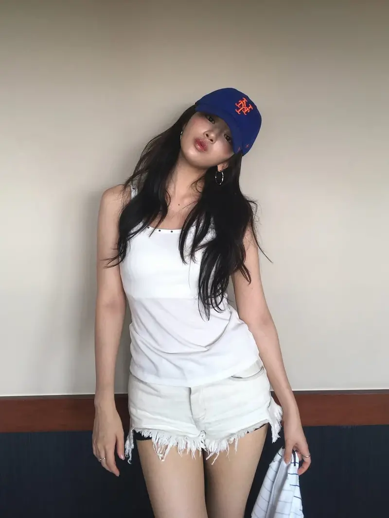 의외로 안유진이 자주 입는 옷.JPG (13/14)