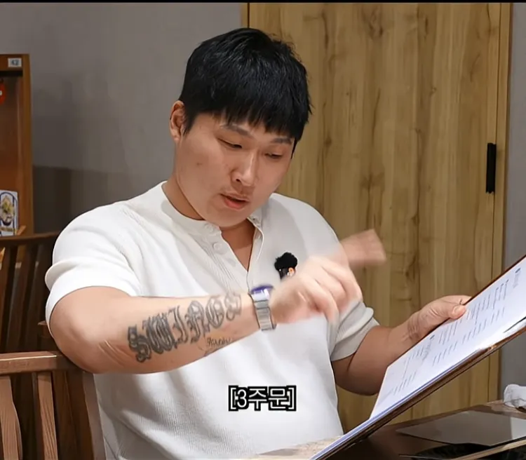 마운자로 맞고 있는데 식욕 폭발한 스윙스.jpg (16/20)