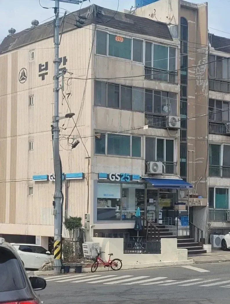 우리 아파트는 1층 로비에 편의점도 있어!