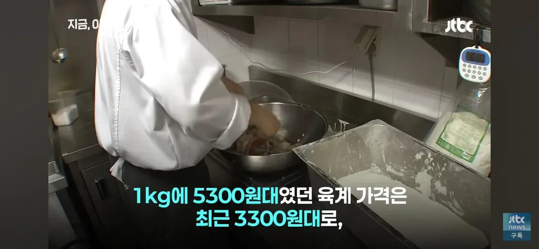 닭값 떨어지니 눈치보는 치킨업계.. (4/15)