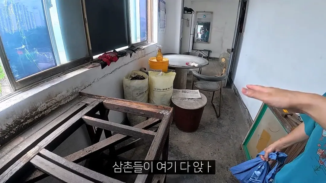 어린 시절 살던 집이 공장이였다는 40만 유튜버 로동복어 (15/20)