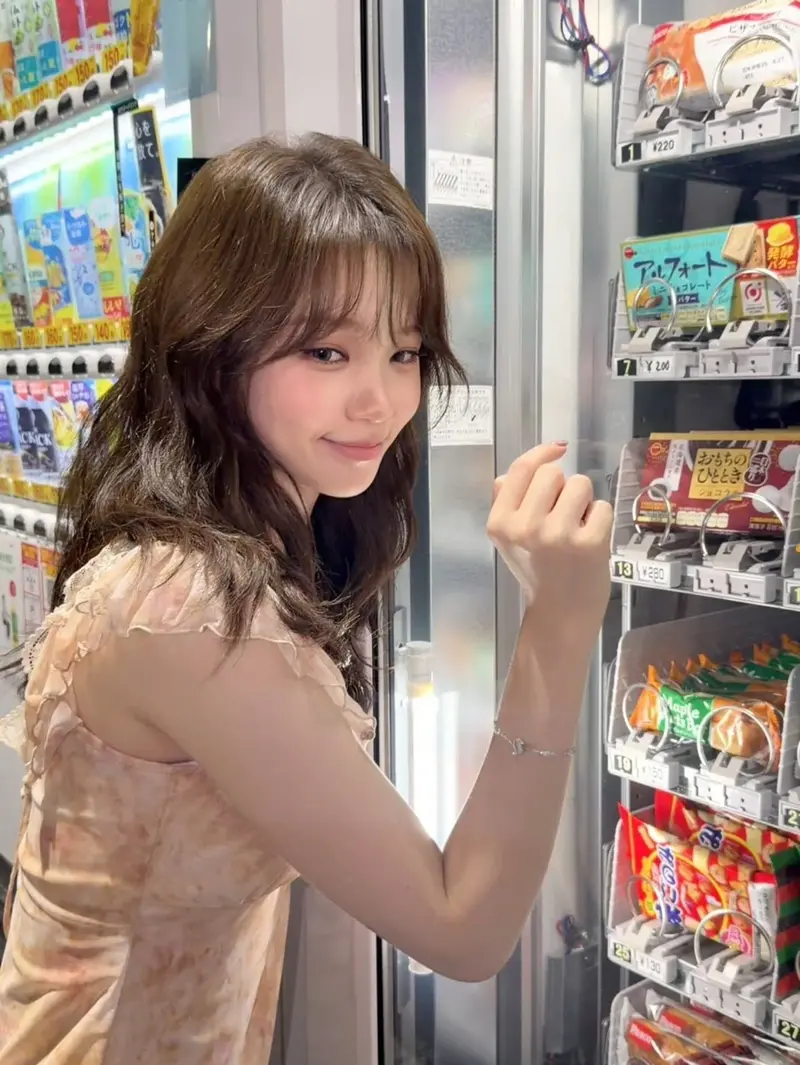르세라핌 김채원 인스타 (2/15)