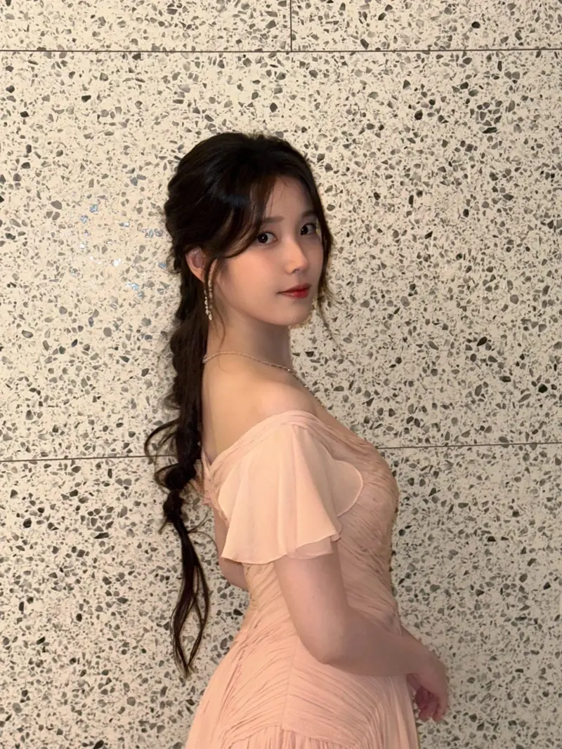 어제 청룡어워즈 아이유 (8/12)