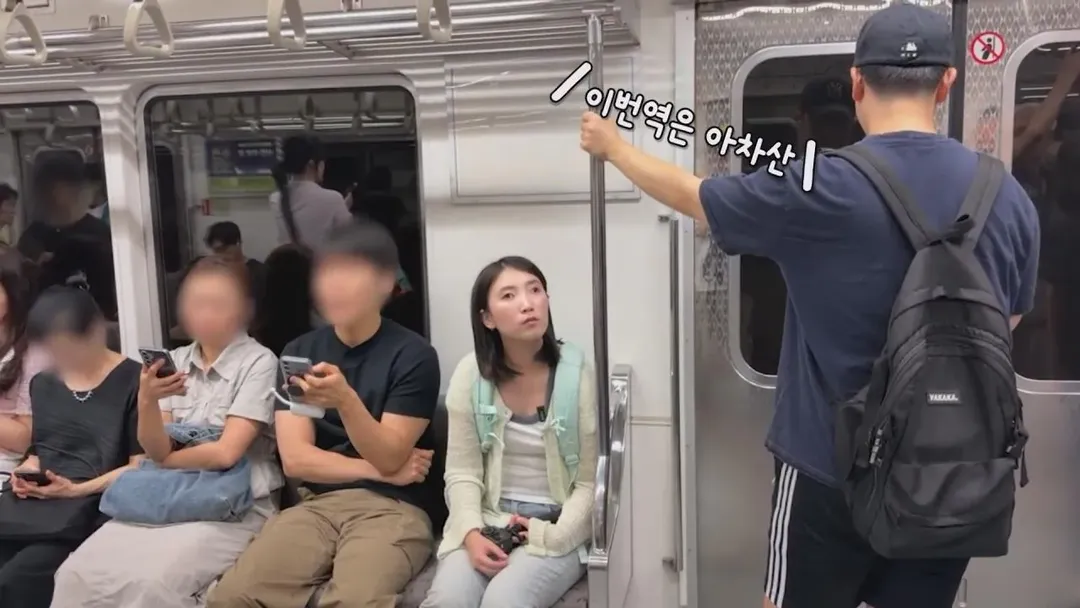 동생들에게 떡볶이 사주려 직접 사러간 시각장애인 (15/20)