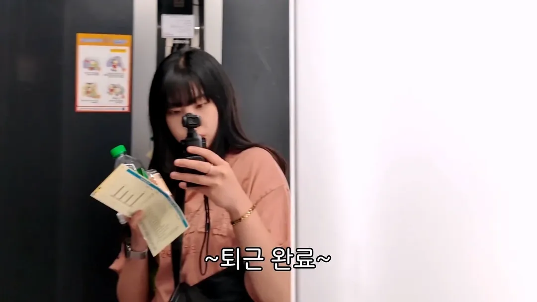 7억짜리 언박싱하는 20대 여성 (18/18)