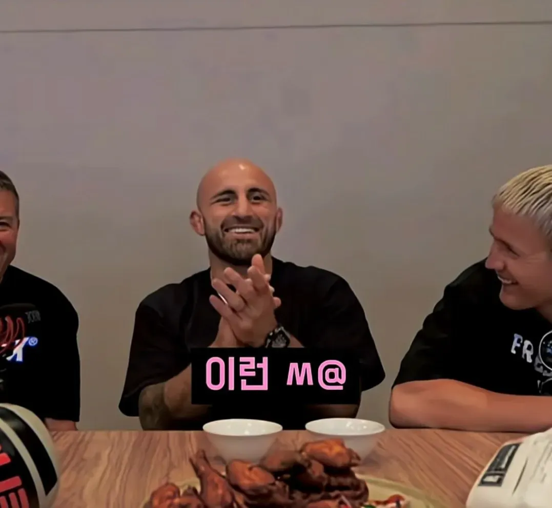 유튜브 라방중 한국인한테 제대로 낚인 UFC 챔피언 (11/12)