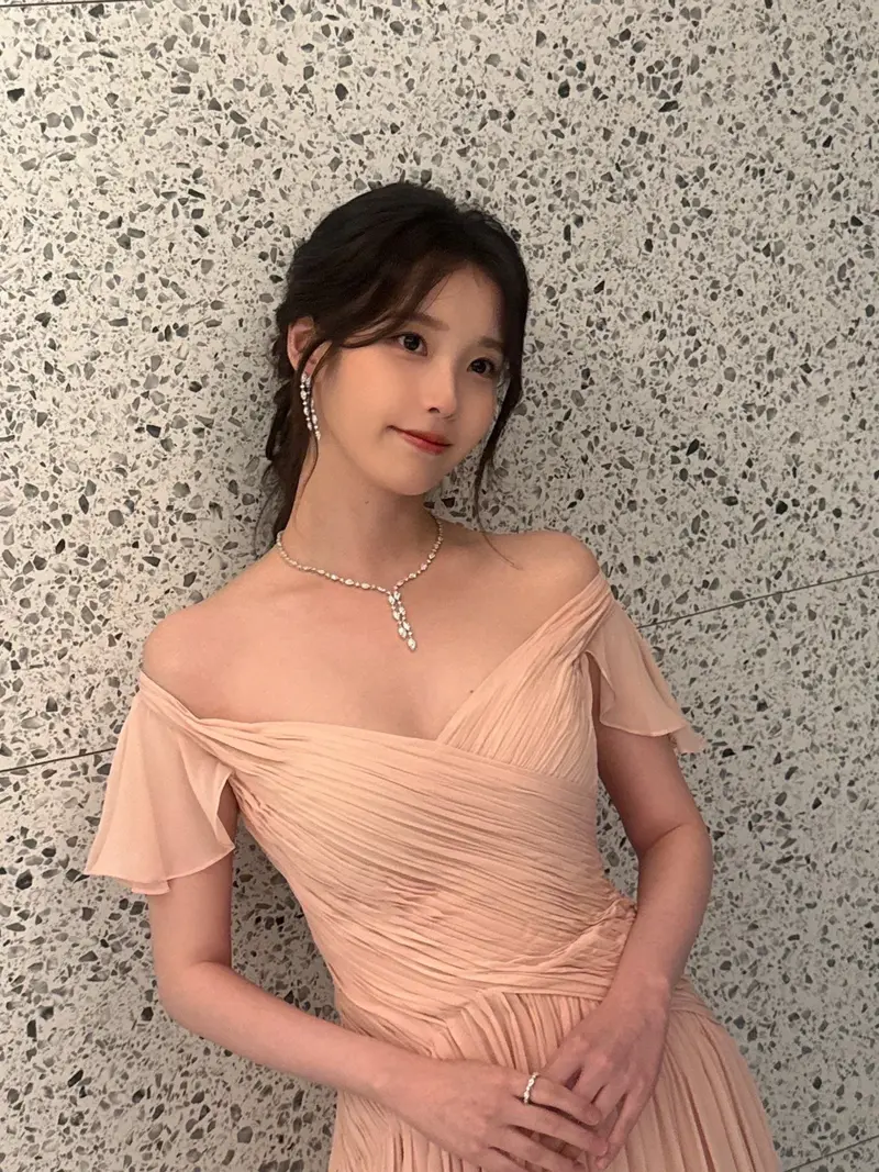 어제 청룡어워즈 아이유 (2/12)