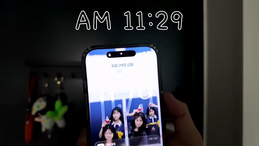 7억짜리 언박싱하는 20대 여성 (2/18)