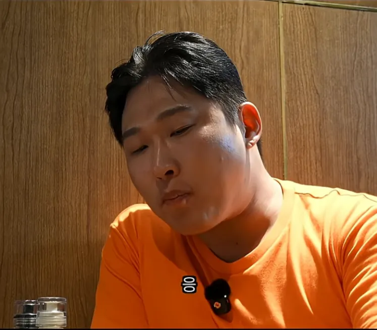 마운자로 맞고 있는데 식욕 폭발한 스윙스.jpg (8/20)