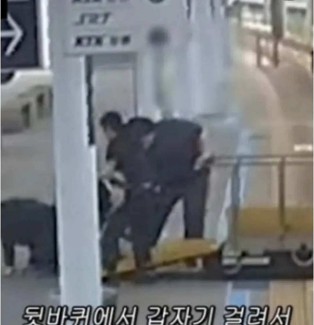 박위, 공익공무원 발에 걸려,매우 화가나 + 사과문 (2/5)