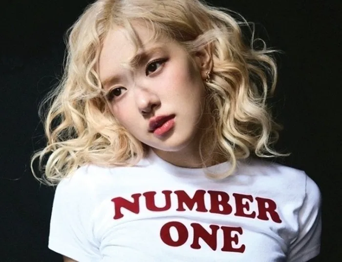 로제, 중국 브랜드 100억대 광고 러브콜 거절 (2/2)