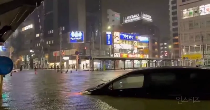 일본여행 간 사람들 공항에서 12시간동안 노숙했다고.. (2/2)