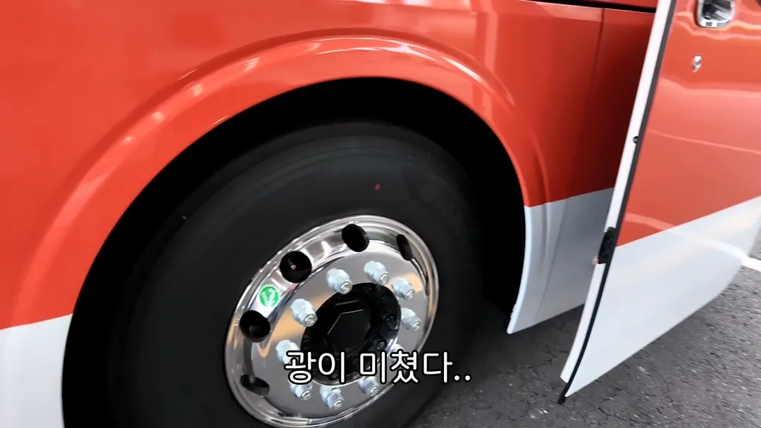 7억짜리 언박싱하는 20대 여성 (7/18)