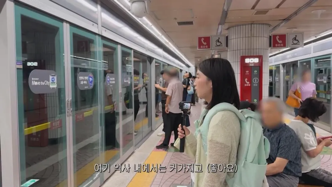 동생들에게 떡볶이 사주려 직접 사러간 시각장애인 (11/20)